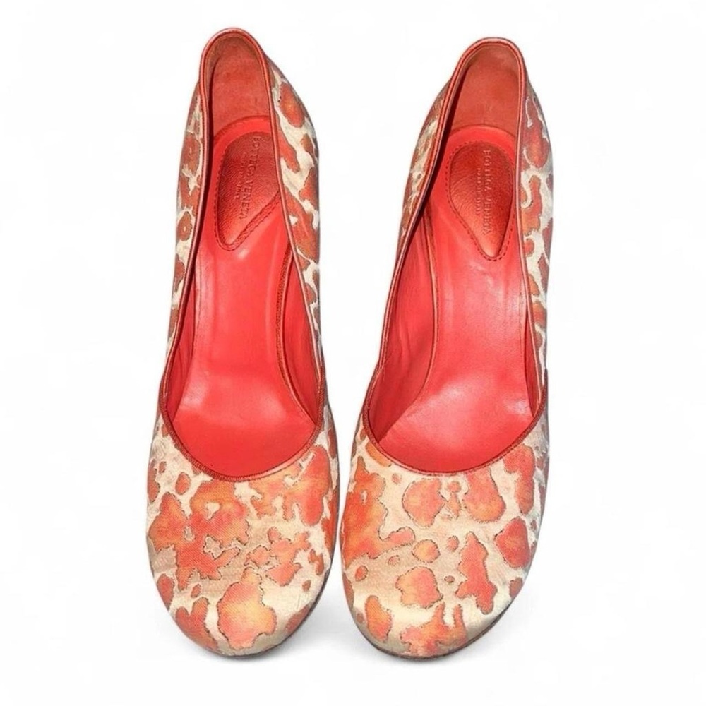 Bottega Veneta Pink Coral Brocade Jacquard Wooden Round Toe Pump Heels Size 40